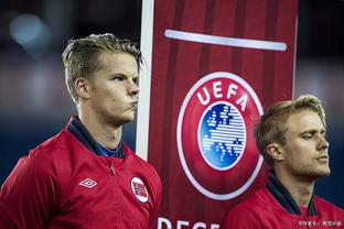 Ajax quan tâm đến Henderson và chờ đợi sự hợp tác của Dammam cho phép chuyển nhượng cầu thủ